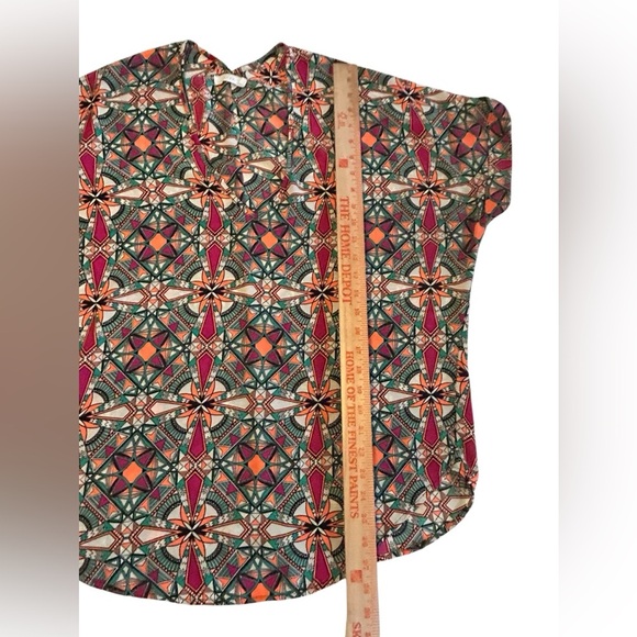 Lush Womens Gray & Multicolored Geometric Pattern Short Sleeve Blouse Size Large - Picture 6 of 9